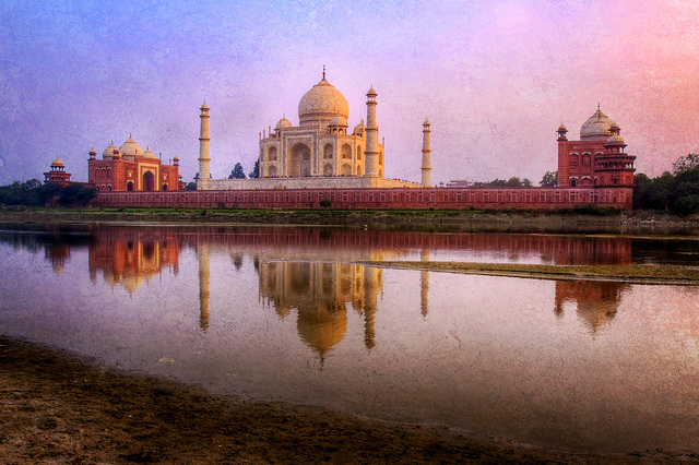 History of Taj Mahal in Hindi